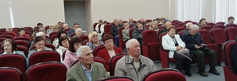 Делегаты 9-й отчётно-выборной конференции  Алексеевской местной организации ветеранов.)