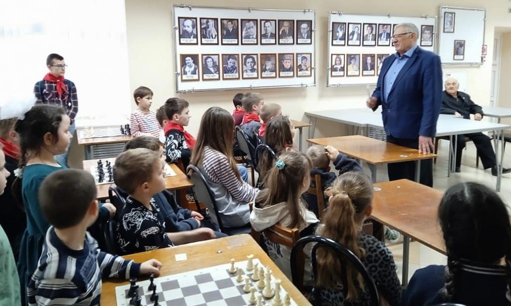 Председатель Алексеевской местной ветеранской организации Л.М. Горбатенко с приветственным словом к участникам турнира